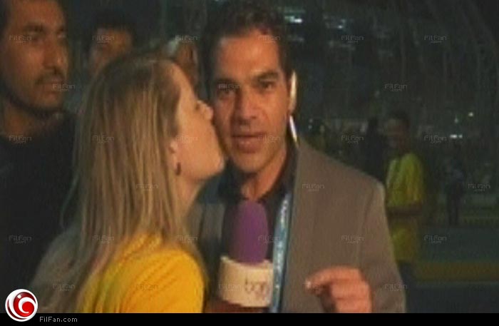 المشجعة البرازيلية تقبل المراسل جهاد يوسف