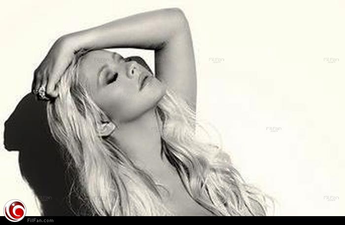 كريستينا أجيليرا عارية بالكامل وهي حامل