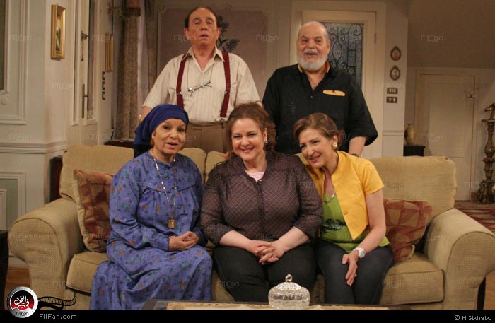 لقطة لابطال العمل