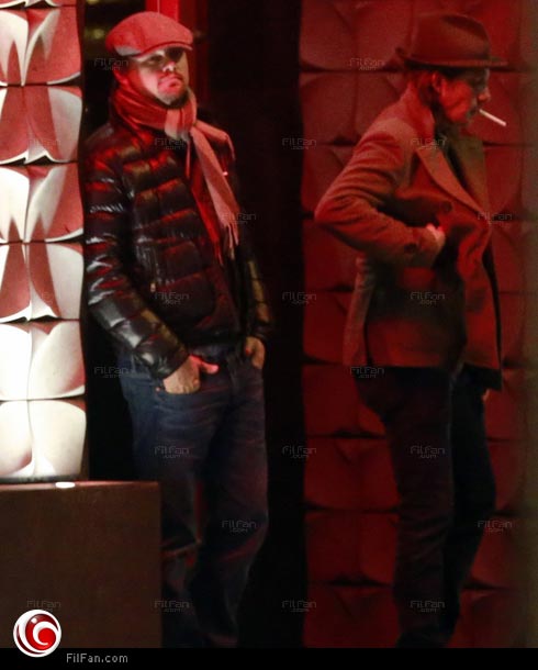 دي كابريو قلقا خارج الحانة