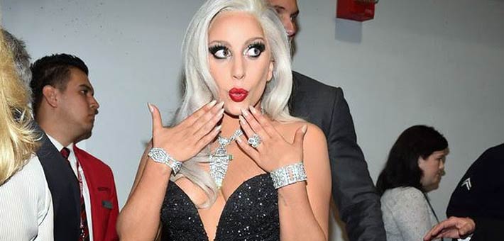 ليدي جاجا في مباراة Super Bowl فبراير 2015