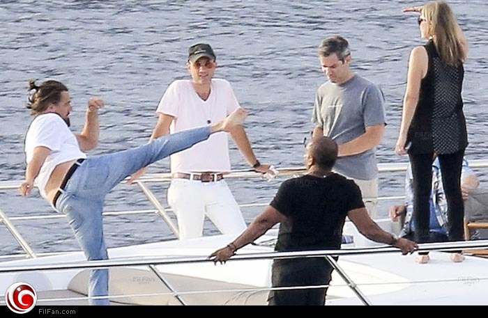 ليوناردو دي كابريو يستعرض مهارته في الكاراتيه