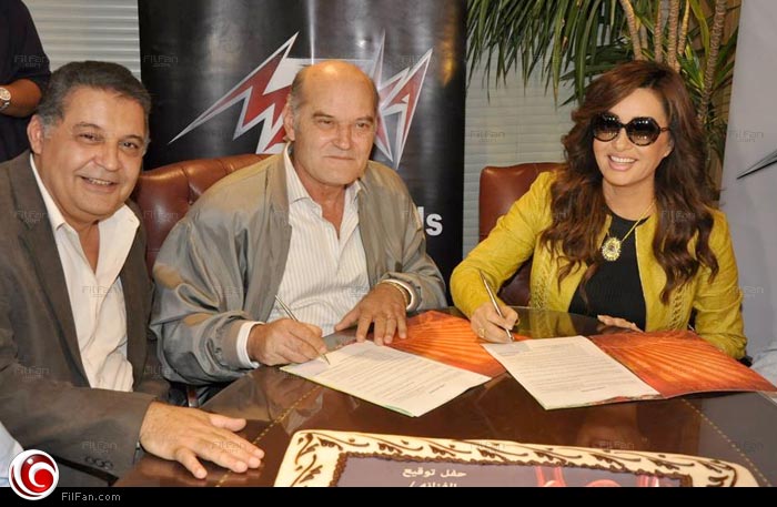 لطيفة توقع لشركة &quot;مزيكا&quot;