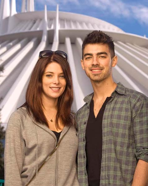 جو جوناس مع آشلي جرين