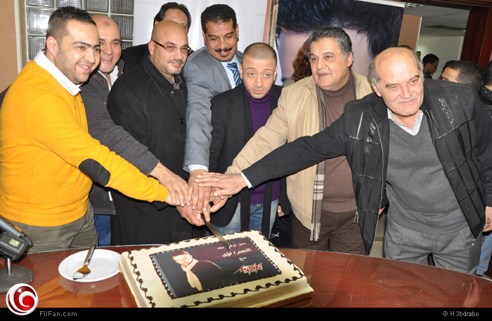 تقطيع تورتة الاحتفال