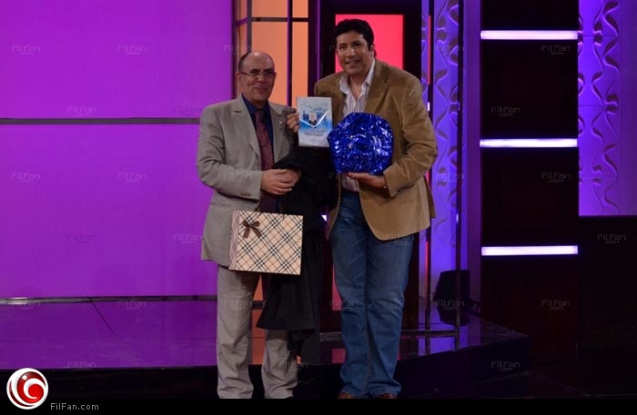 الشيخ مبروك عطية يقدم هدية المولد لهاني رمزي