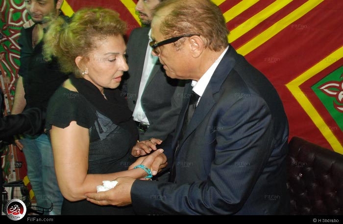 نادية الجندي تعزي الفنان محمود عبد العزيز