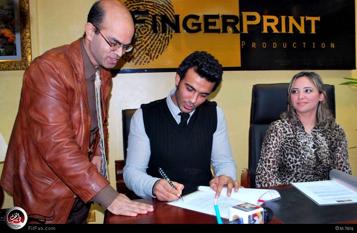 محمد مغربي لحظة توقيع العقد