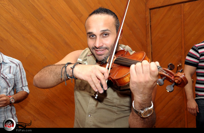 مصطفى محفوظ ينتهي من تسجيل آخر أغنيات ألبومه