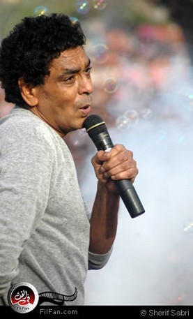 محمد منير في حفل جامعة عين شمس - تصوير : شريف صبري