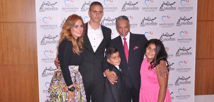 زوجة السقا وأبنائه مع محمد الصغير