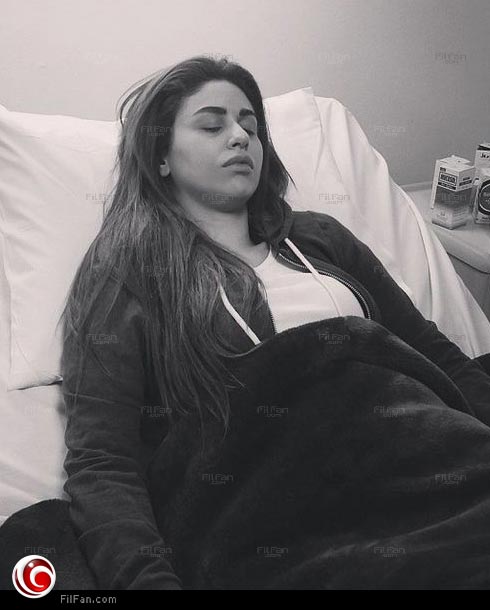 مي سليم راقدة على الفراش