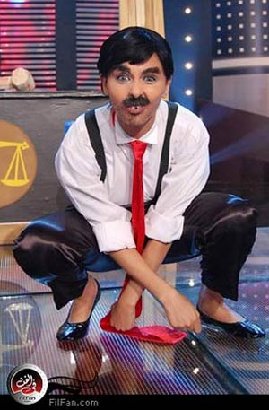 ميس حمدان أثناء تقليد إحدى الشخصيات في البرنامج