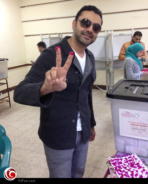 محمد كريم بعد مشاركته في الاستفتاء على الدستور