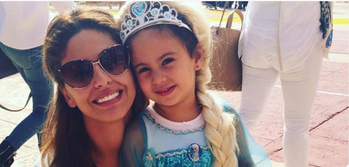 مي سليم مع ابنتها في عيد &quot;الهالوين&quot;