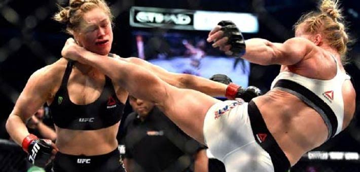 الركلة التي تسببت في سقوط روندا روزي