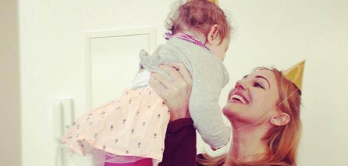 مريم أوزرلي وابنتها