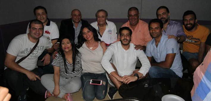 محمود عبد العزيز وسط أسرة المسلسل