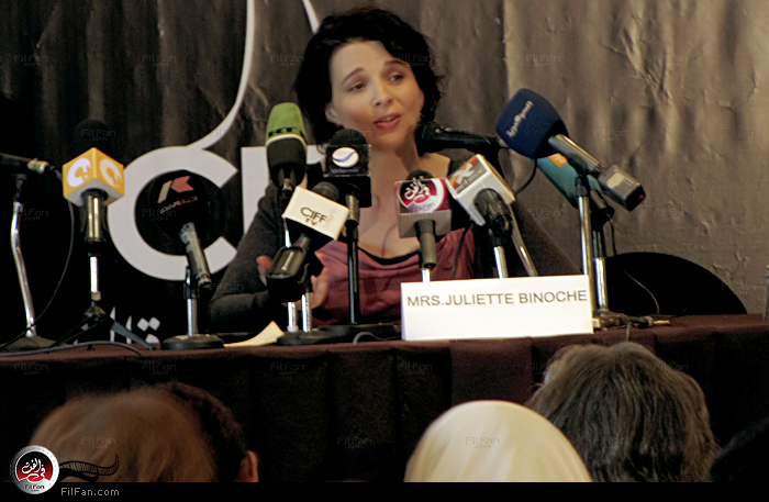 جوليت بينوش أثناء الندوة