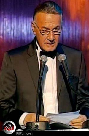 الدكتور عزت أبو عوف يلقي كلمته في افتتاح المهرجان