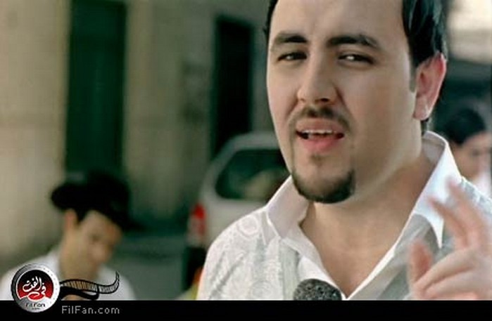 المطرب رضا مندور في لقطة من الكليب