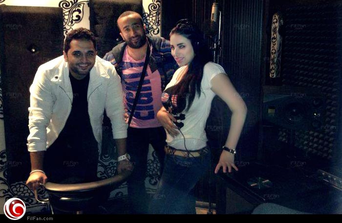 مروة مع الموزع أحمد عبد السلام في الأستوديو