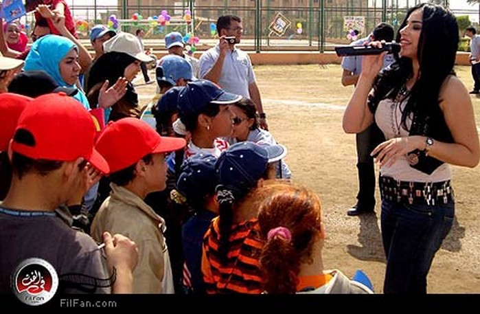 مروة تغني بين الأطفال 