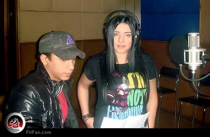 مروة نصر مع الملحن تامر علي في الاستوديو أثناء تسجيل الأغنية