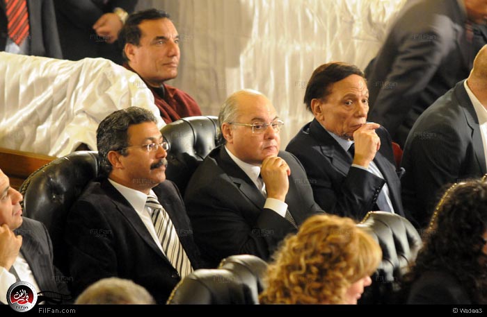 الزعيم بين الحضور