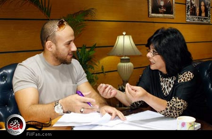 أحمد مكي وإسعاد يونس في جلسات عامل