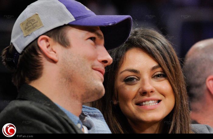 ميلا كونيس وخطيبها أشتون كوتشر