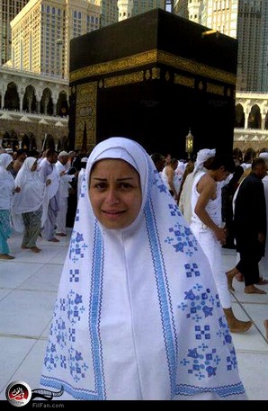 منة فضالي وإحدى صورها امام الكعبة