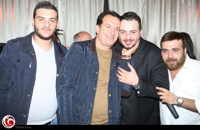 محد إسكندر في عيد ميلاده وسط أصدقاؤه