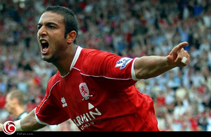 ميدو يرتدي ثوب المذيع