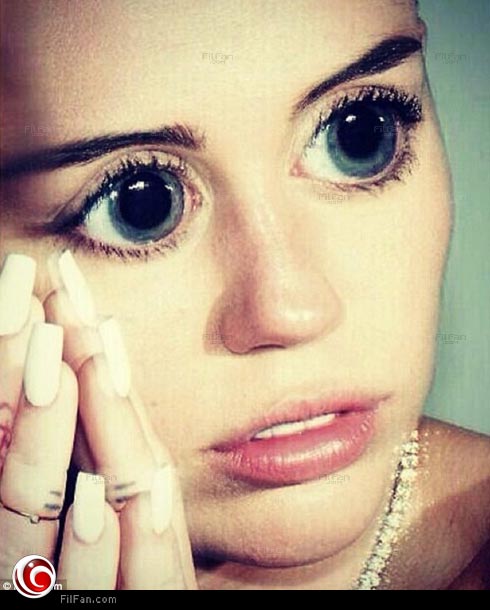 مايلي سايرس بعينيها الواسعتين