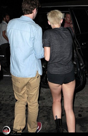 مايلي وخطيبها