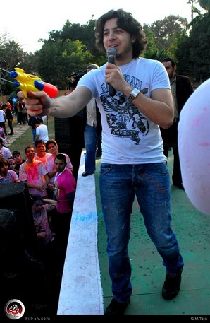 قماح أثناء الحفل