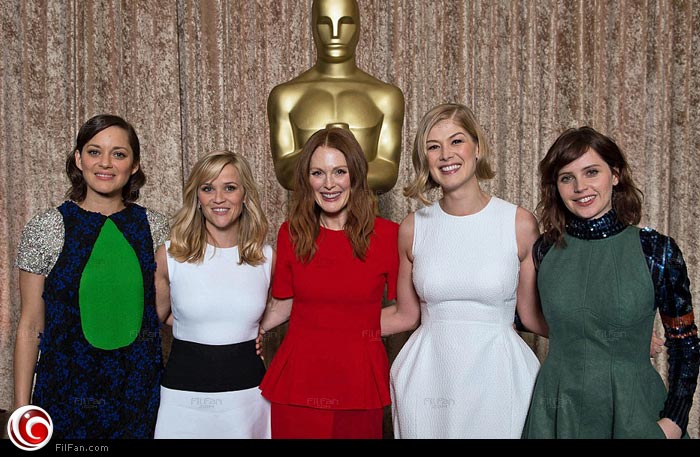 الممثلات المرشحات لأوسكار &quot;أفضل ممثلة&quot; في حفل غذاء أوسكار 2015 من اليمين: فيليستي جونز وروزاموند بايك وجوليان مور وريس ويذرسبون وماريون كوتيار
