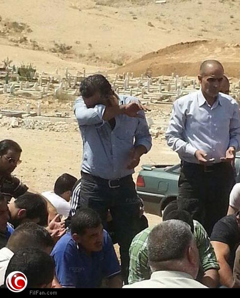 منذر ريحانة منهار في دفن الراحل