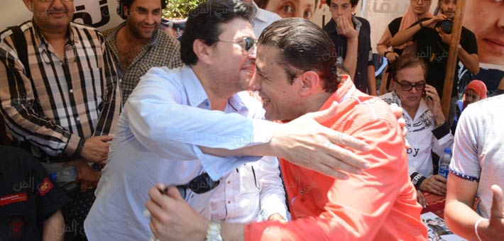 هاني شاكر يحتضن مصطفى كامل