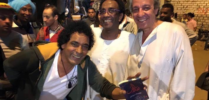 محمد منير في كواليس المغنى