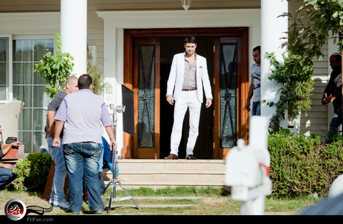 أحمد عز أثناء تصوير مشاهد عش الزوجية