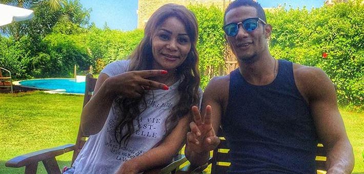 محمد رمضان مع شقيقته الكبرى إيمان