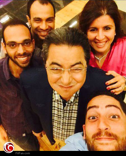 محمود سعد مع فريق عمل برنامجه