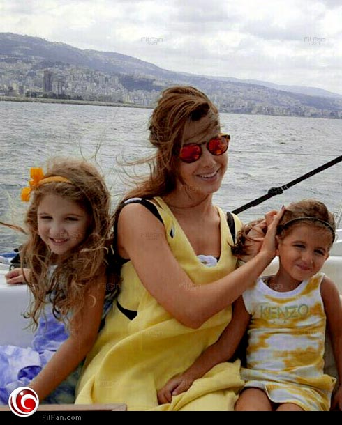 نانسي عجرم مع ميلا وإيلا