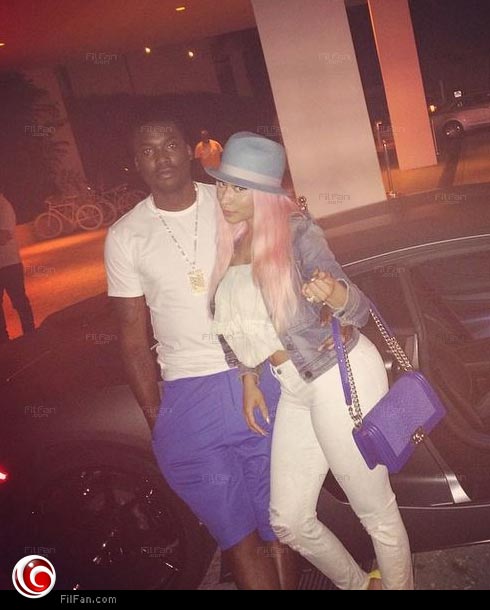 نيكي ميناج مع ميك ميل