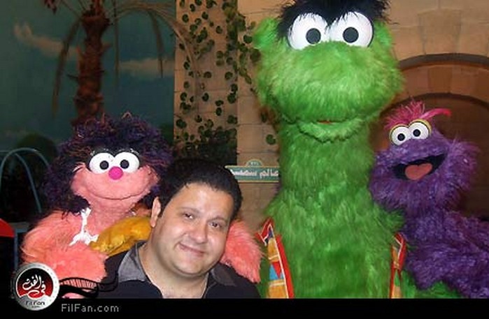 إدوارد مع شخصيات &quot;عالم سمسم&quot;