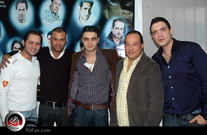 فريق سنين بجانب عمرو طنطاوي ونادر نور