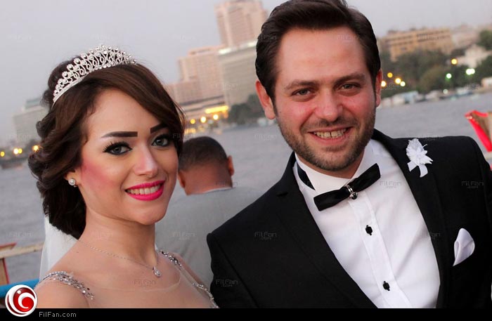 نادر نور وعروسته