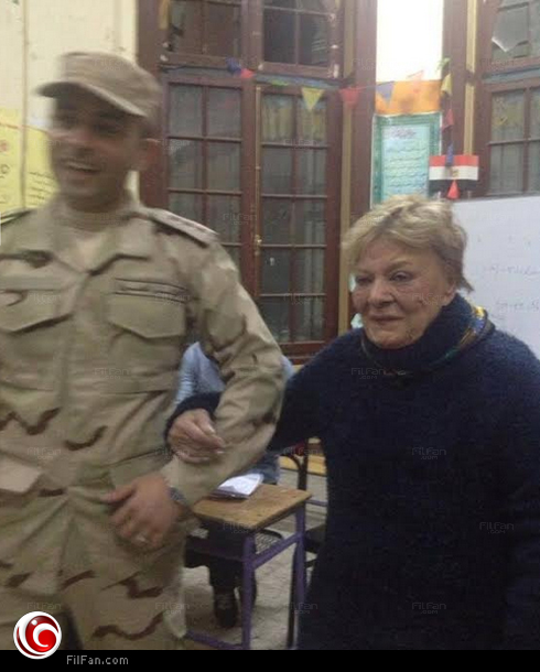 نادية لطفي بعد الإدلاء بصوتها